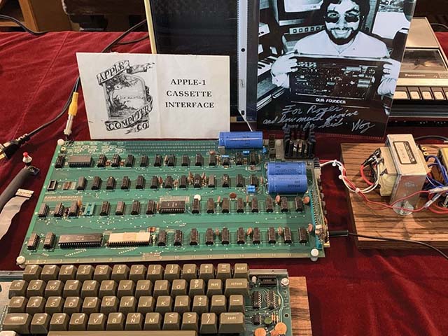 Thời trang Hi-tech - Loạt "đồ cổ" của huyền thoại Steve Jobs và Apple được đưa ra đấu giá