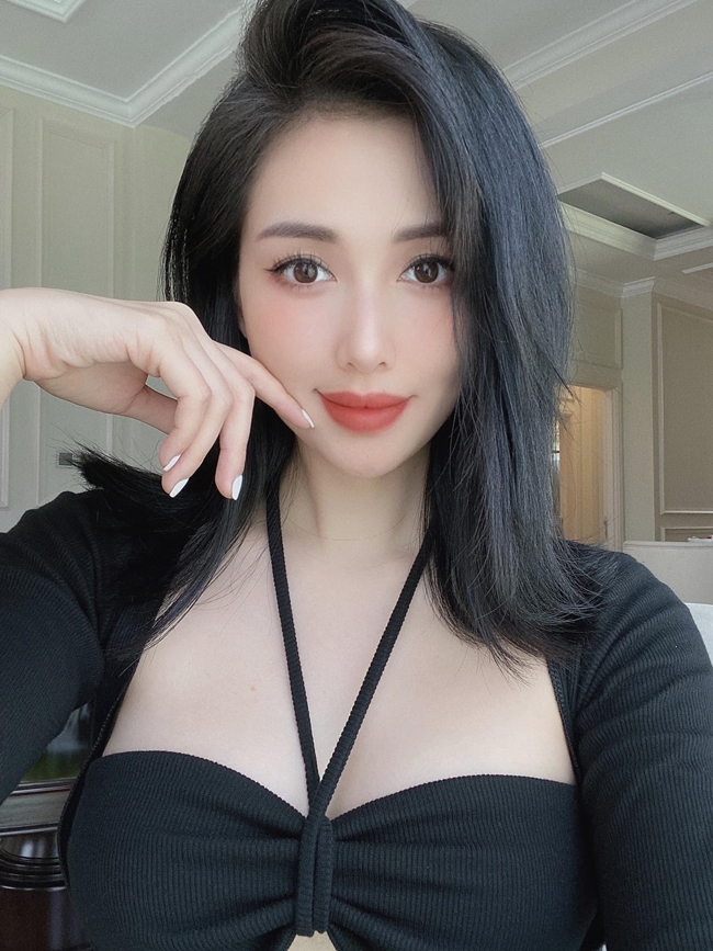 Từng tham gia đóng phim, ca hát nhưng sự nghiệp của hot girl Hà thành không mấy nổi bật. Hiện tại, Tâm Tít đã rời showbiz để chuyên tâm cho công việc kinh doanh và chăm sóc gia đình. Hiếm hoi lắm, người hâm mộ mới thấy cô xuất hiện tại một vài sự kiện. 
