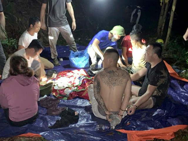 Pháp luật - Cảnh sát bao vây triệt xóa "xới bạc" trên đồi vắng lúc đêm khuya
