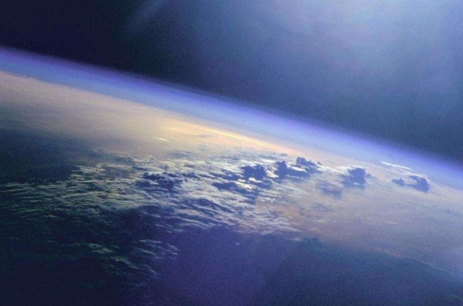 Trái Đất và bầu khí quyển bị tác động nhiều bởi vòng quay - Ảnh: NASA
