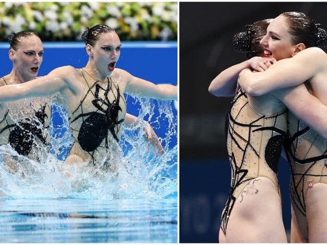 Thể thao - 2 "nàng tiên cá" gây xôn xao với bikini "trong suốt", giành HCV Olympic