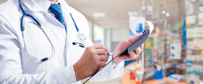 Công tác khám chữa bệnh, chăm sóc sức khỏe của người dân vẫn được thực hiện.