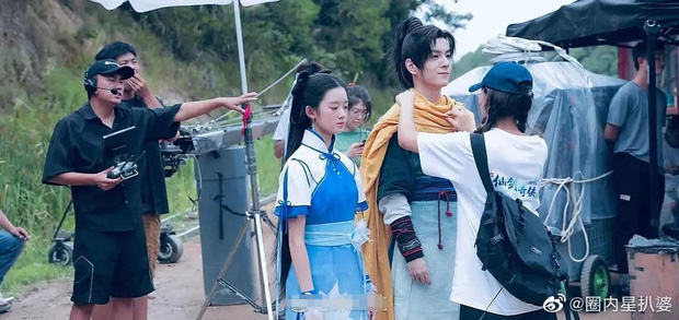 Đối thủ nhí đáng gờm của Lưu Diệc Phi: Khí chất, tài năng vượt xa tuổi 14 - 1