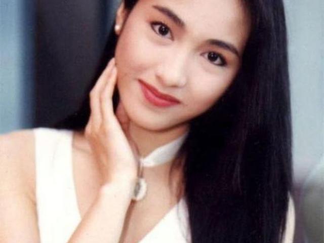 Làm đẹp - "Nàng Triệu Mẫn" U50 vẫn được chồng tỷ phú cưng như trứng vì đẹp như một đóa hồng