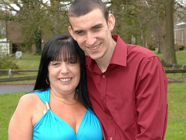 Bạn trẻ - Cuộc sống - Nàng 60 tuổi và chàng 31 tuổi yêu nhau điên cuồng suốt 15 năm