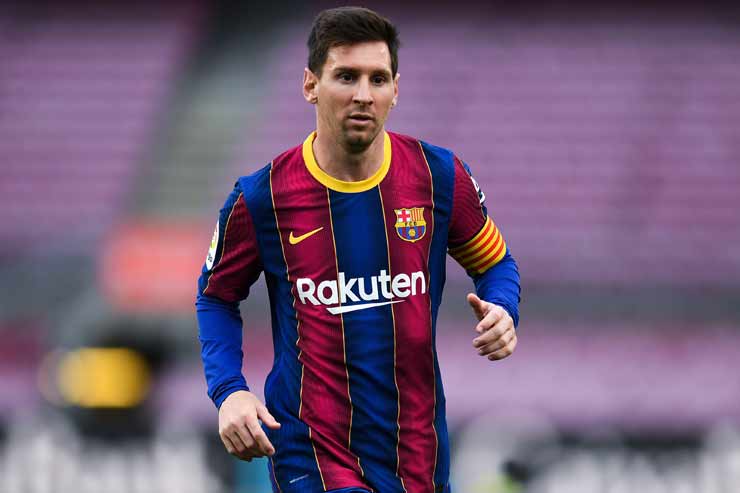 Leo Messi vừa đáp chuyến bay về Barcelona tối qua để chuẩn bị ký hợp đồng 5 năm với đội chủ sân Nou Camp