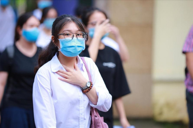 Hôm nay, thí sinh dự thi đợt 2 chính thức bước vào môn thi đầu tiên. Ảnh: Trọng Tài