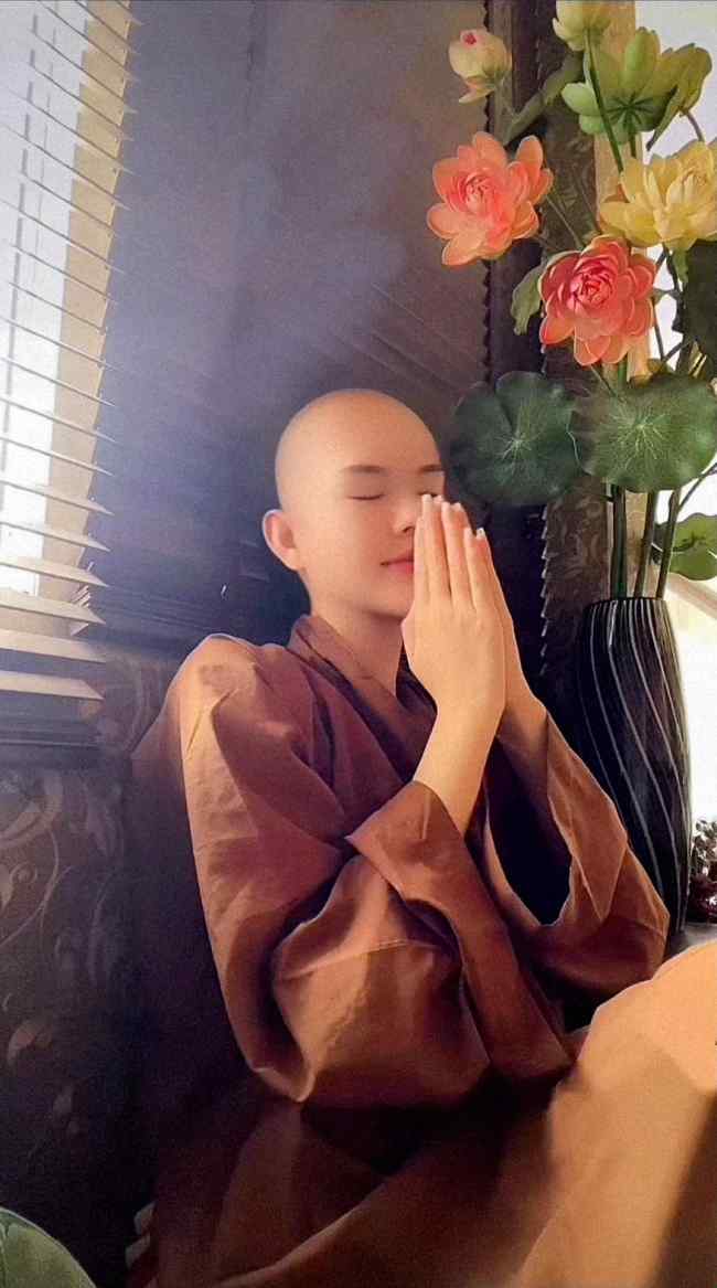 Người đẹp thừa nhận do bị sang chấn tâm lý, trầm cảm dạng nặng sau loạt biến cố, mặc dù đã tìm nhiều liệu pháp điều trị nhưng tình hình của cô vẫn không có chuyển biến tốt.&nbsp;
