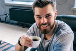 Uống cà phê, ăn nhiều rau có thể giảm 10% nguy cơ mắc COVID-19