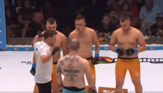 Trận đấu MMA "3 đấu 1" gây cười ở Ba Lan&nbsp;