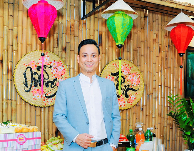 Doanh nhân Trần Quang Xuyên trong buổi sự kiện khách hàng tại một cửa hàng Dưỡng Tâm