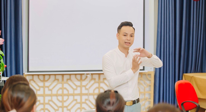 Doanh nhân Trần Quang Xuyên thường xuyên đào tạo đội ngũ