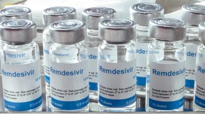 Remdesivir là một loại thuốc kháng virus được FDA (Mỹ) cho phép sử dụng trong điều trị COVID-19.&nbsp;