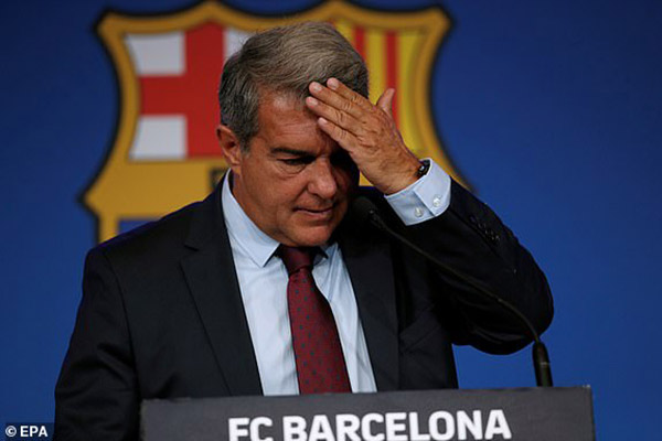Chủ tịch Laporta buồn bã nói về quyết định chia tay Messi