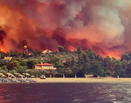 Hòn đảo du lịch Hy Lạp bị bao trùm bởi cháy rừng.