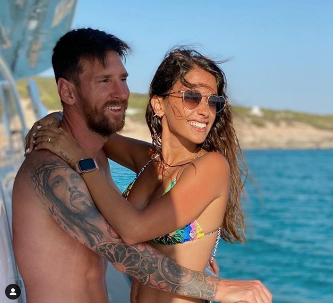 Vóc dáng nóng bỏng của bà xã Messi khiến bồ CR7 phải làm ngay điều này - 9