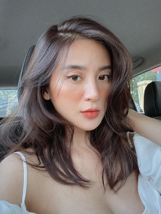 Hội Tuyển chọn người mẫu đình đám nhất Việt Nam đã đón nhận sự xuất hiện của hot girl Audition. Hãy xem cô nàng làm thế nào để vượt qua hàng trăm ứng viên khác và trở thành người mẫu tiềm năng nhất.