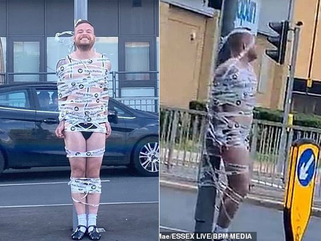 Bạn trẻ - Cuộc sống - Clip: Anh chàng bị lột quần áo trói ngoài đường khiến ai cũng cười tủm tỉm