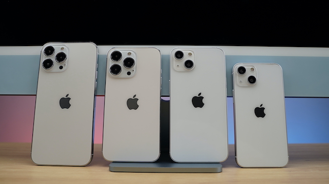 Mặt lưng của mô hình được cho là thiết kế của 4 phiên bản thuộc iPhone 13 series.