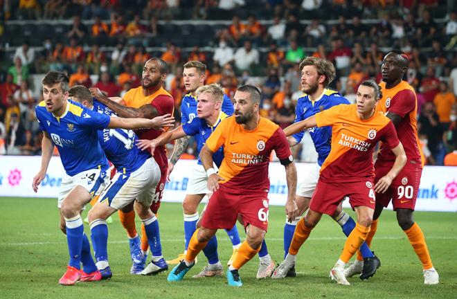 Galatasaray trải qua một trận cầu đầy khó khăn