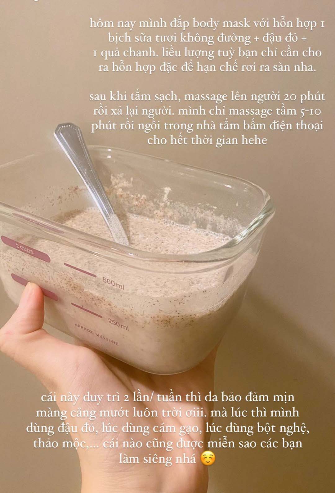 Bí quyết để có làn da nuột nà, căng mướt được người mẫu chia sẻ rộng rãi.