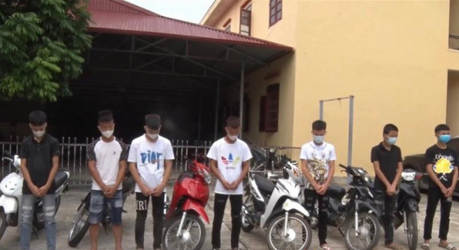 Nhóm thanh thiếu niên bị cơ quan Công an triệu tập tiến hành làm rõ vi phạm