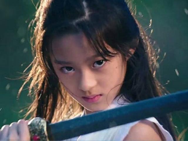 Giải trí - Đối thủ nhí đáng gờm của Lưu Diệc Phi: Khí chất, tài năng vượt xa tuổi 14