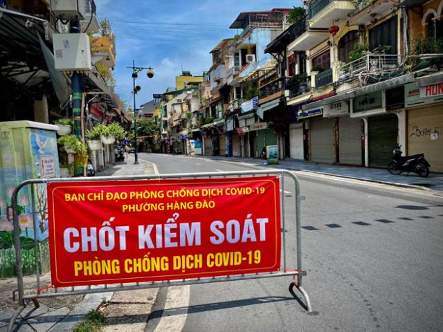 Tin tức trong ngày - Hà Nội: Người đàn ông lăng mạ lực lượng chức năng, phá hỏng hàng rào chốt kiểm dịch