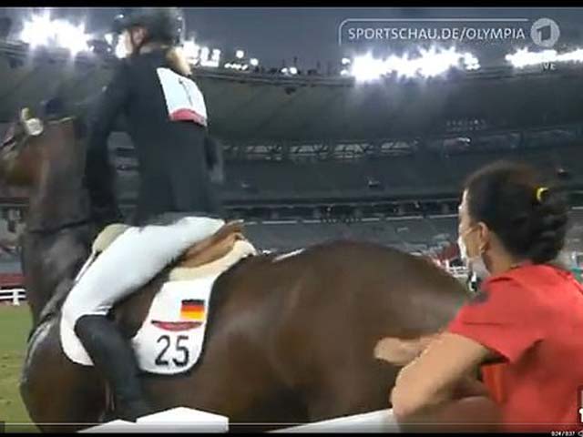 Tin mới nhất Olympic Tokyo 7/8: HLV người Đức bị đuổi vì đánh ngựa - 1