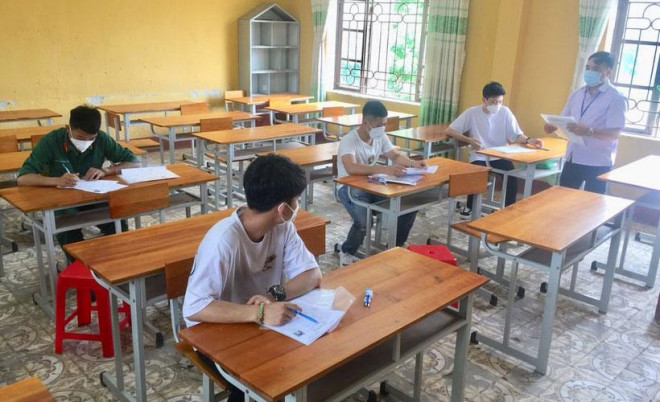 Thí sinh thi đợt 2 kỳ thi tốt nghiệp THPT năm 2021 tại tỉnh Bắc Giang (Ảnh: GIÁP ĐỨC TRUNG)