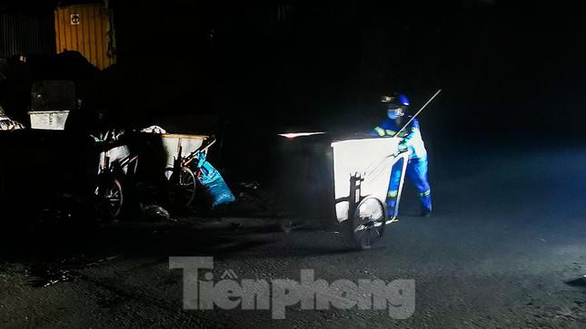 Đêm không ngủ của công nhân môi trường Hà Nội - 11