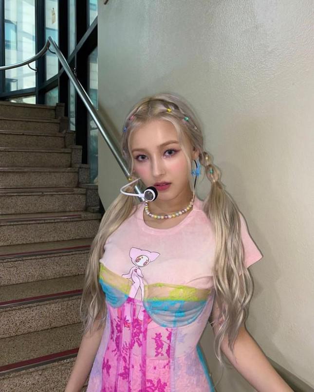 Nhìn Địch Lệ Nhiệt Ba mắc lỗi khi mặc corset mới thấy stylist BLACKPINK cao tay thế nào - 3