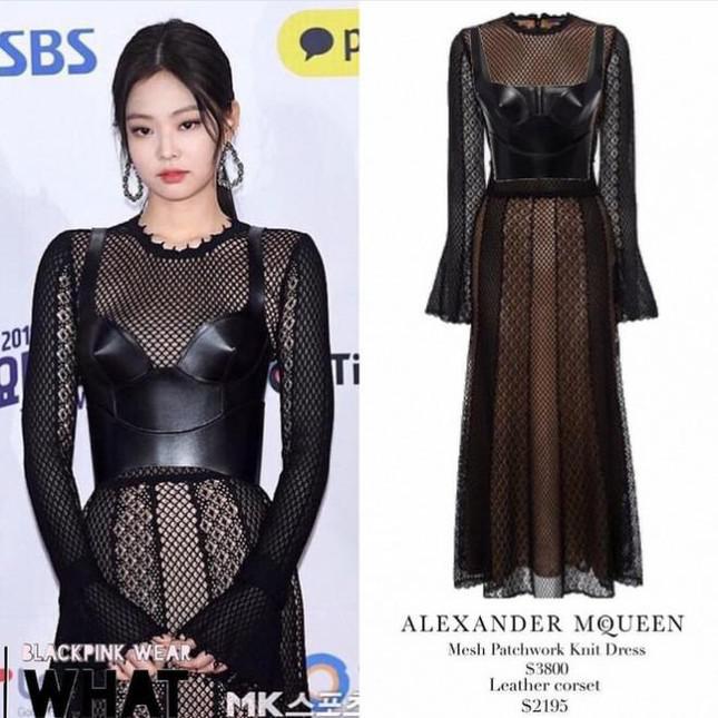 Nhìn Địch Lệ Nhiệt Ba mắc lỗi khi mặc corset mới thấy stylist BLACKPINK cao tay thế nào - 10