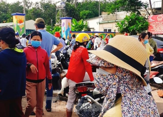 Một điểm tiêm vắc xin ở thị trấn Lai Uyên (huyện Bàu Bàng)