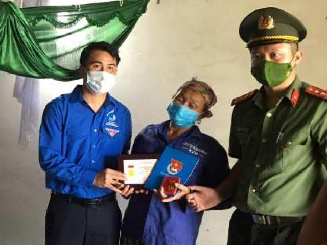 Tin tức trong ngày - Truy tặng huy hiệu “Tuổi trẻ dũng cảm” cho trung uý công an trực chốt trên quốc lộ gặp nạn tử vong