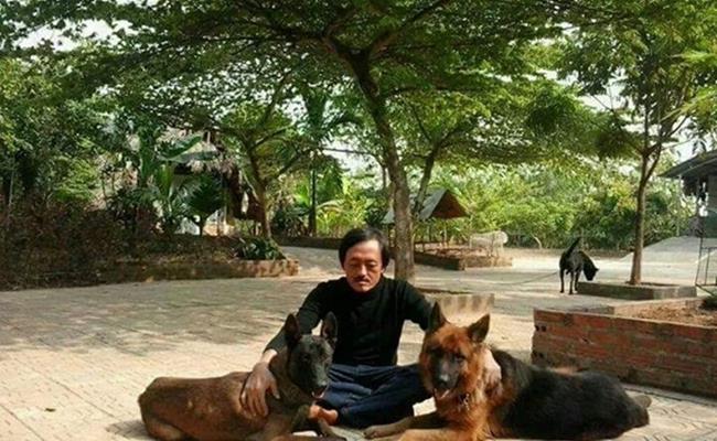 Nơi đây được anh trồng nhiều cây ăn quả, hoa và nhiều loài vật nuôi đa dạng.
