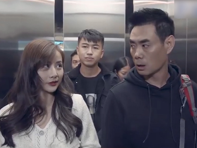 Cười 24H - Cứ ngỡ gái xinh "tán tỉnh" mình nào ngờ phát hiện ra sự thật gây sốc