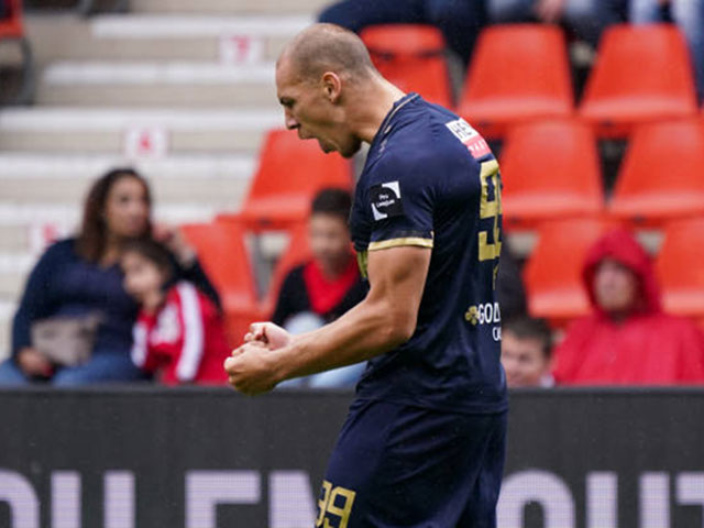 Bóng đá - Cực choáng chân sút dứt điểm 5 lần ghi bàn cả 5, Messi cũng không làm được