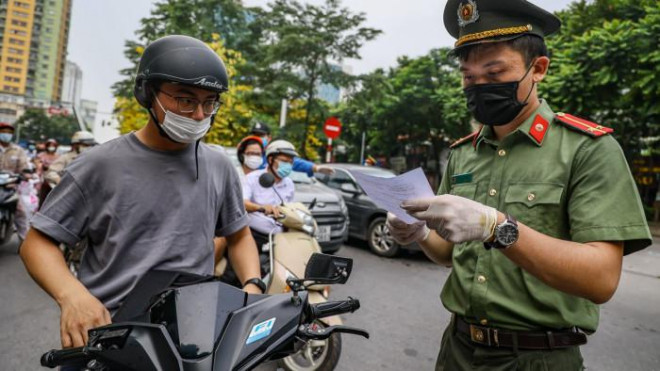 Hà Nội siết chặc việc cấp và sử dụng giấy đi đường trong thời gian giãn cách xã hội