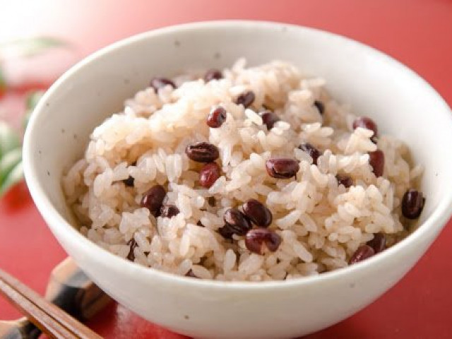 Ẩm thực - Nấu cơm chỉ cần cho 1 trong 3 thứ này đảm bảo quý như "thuốc bổ"