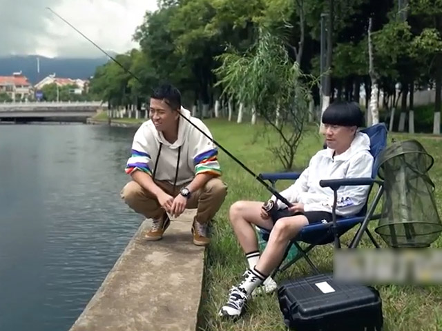 Clip hài hước - Khi cá cũng "mê trai" khiến cần thủ phải khóc thét