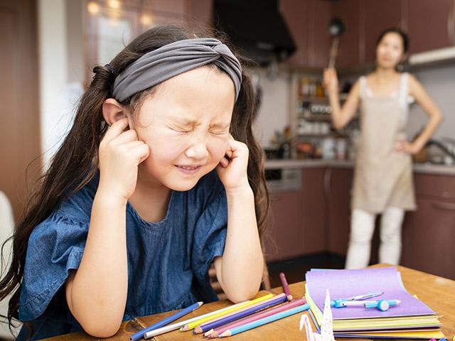 Giáo dục - du học - Bố mẹ càng dạy dỗ con cái theo kiểu này, não bộ của trẻ càng chậm phát triển