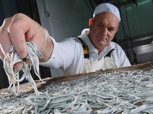 Ẩm thực - Món ăn nhà nghèo giờ được bán với giá “trên trời”