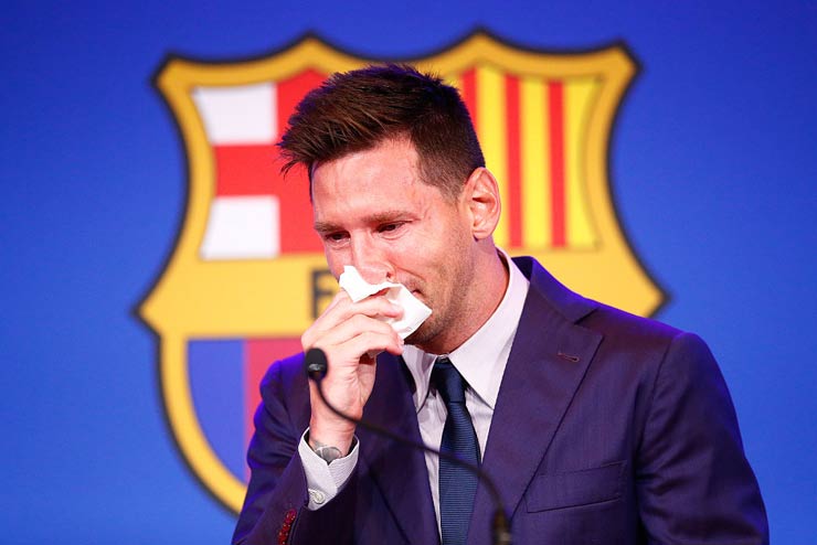 Messi bật khóc trong buổi họp báo chia tay Barca hôm 8/8