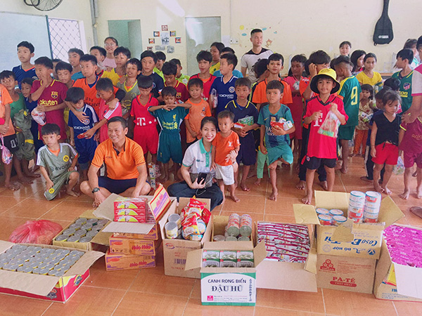 Không chỉ có tấm lòng nhân ái, Hot girl Huyền Mi gây bão cộng đồng mạng với body đẹp - 4