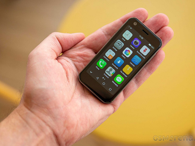 Thời trang Hi-tech - Bất ngờ với chiếc điện thoại 4G nhỏ nhất thế giới