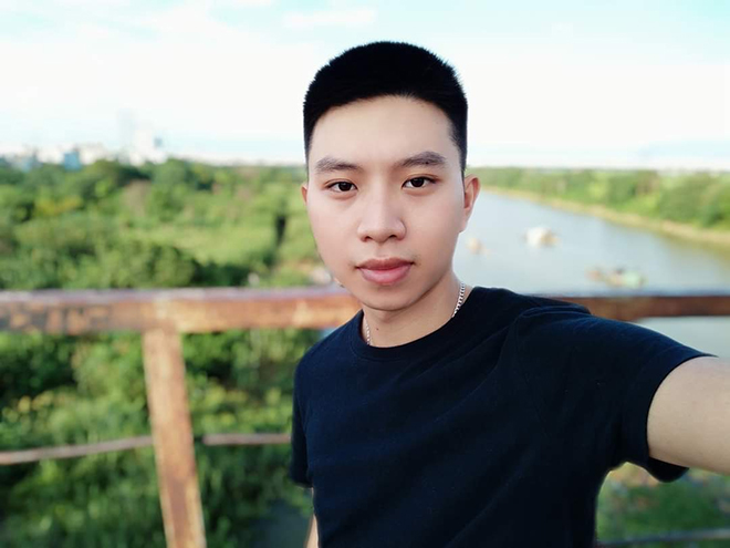 Từ khi còn học phổ thông, Hoàng đã có tình yêu đặc biệt với công nghệ.