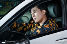 Chàng trai quê Bến Tre được ví như "Sơn Tùng M-TP thứ 2", đạt nút Vàng YouTube nhanh nhất Việt Nam