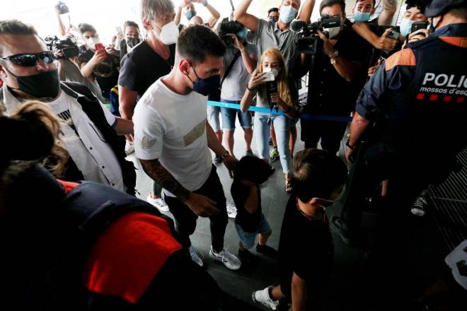 PSG công bố &#34;siêu bom tấn&#34; Lionel Messi, ấn định giờ họp báo ra mắt - 11