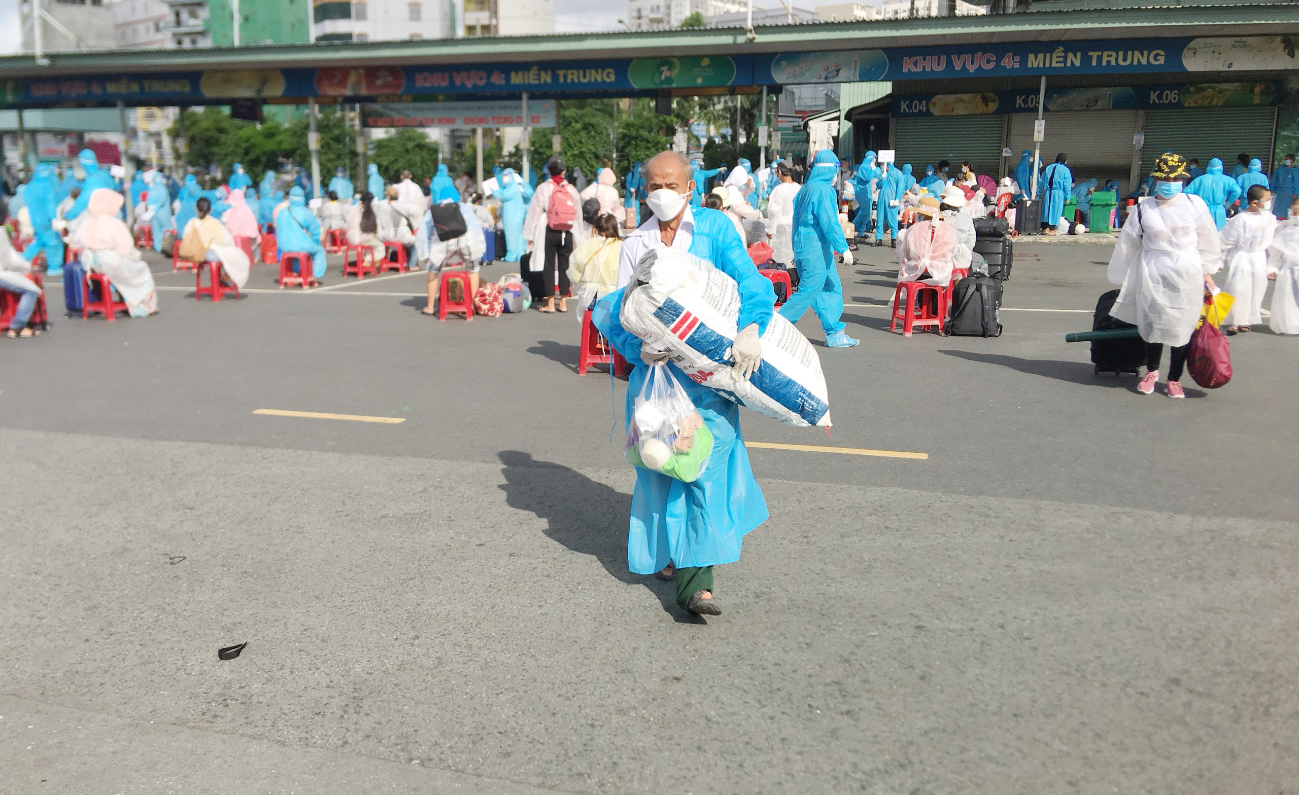 Chi phí hỗ trợ đưa đón sẽ được tỉnh hỗ trợ. Người dân khi về quê sẽ được đưa đi cách ly tập trung 14 ngày theo quy định.